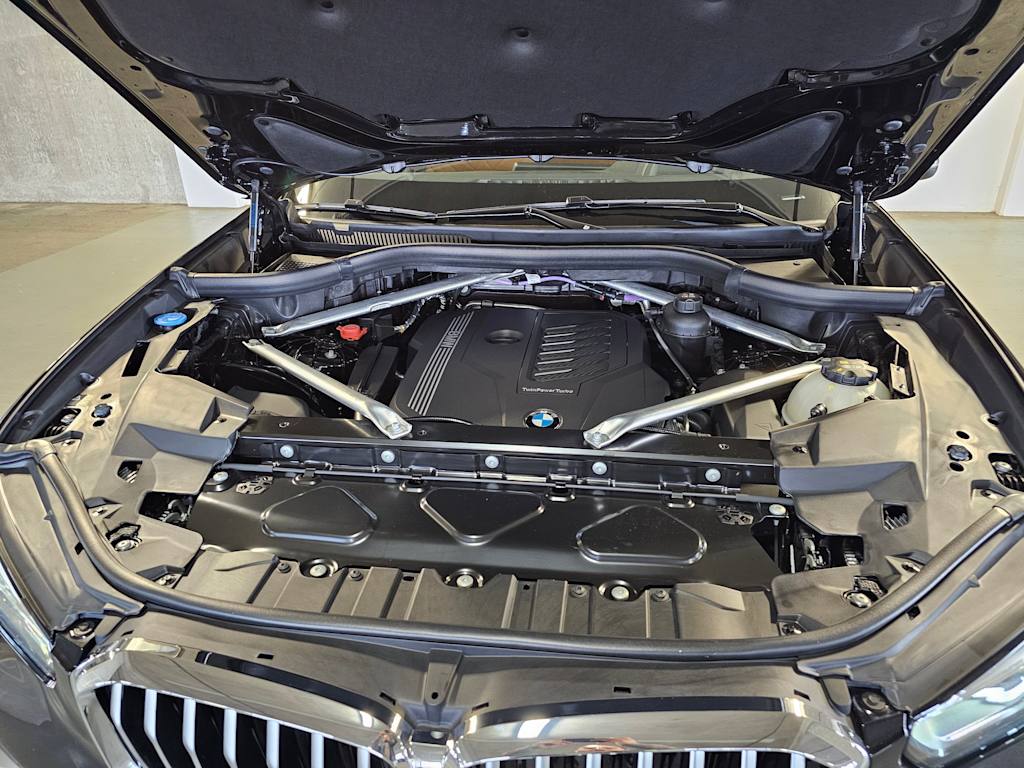 Thumbnail: 2023 BMW X5 - 9