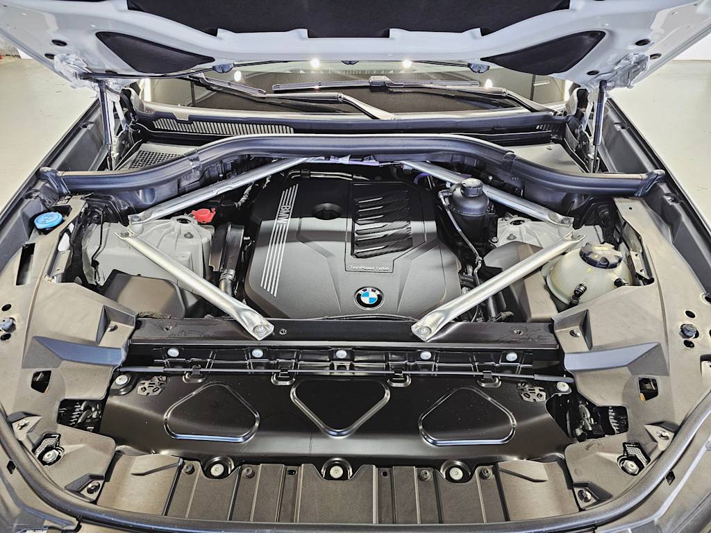 Thumbnail: 2022 BMW X5 - 8