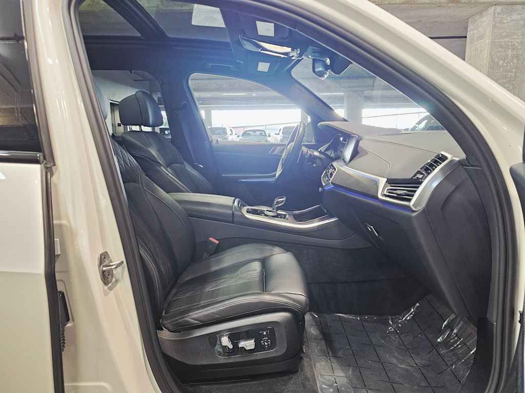 Thumbnail: 2022 BMW X5 - 11