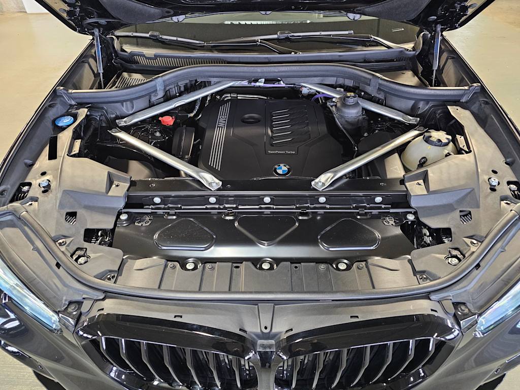 Thumbnail: 2023 BMW X5 - 8