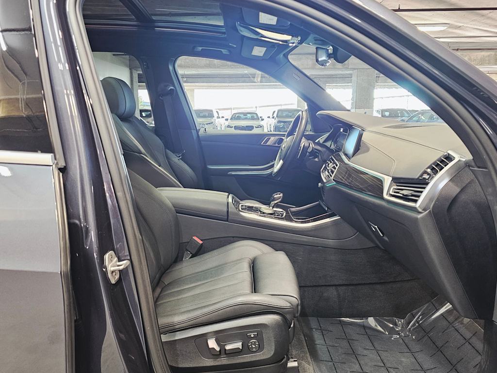 Thumbnail: 2021 BMW X5 - 11