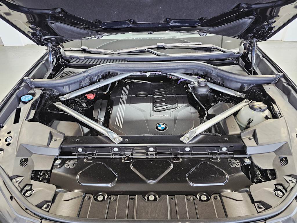 Thumbnail: 2021 BMW X5 - 8