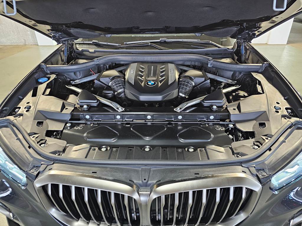 Thumbnail: 2021 BMW X5 - 8