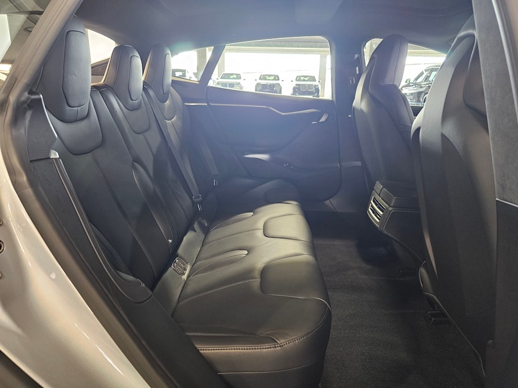 Thumbnail: 2016 Tesla Model S - 32