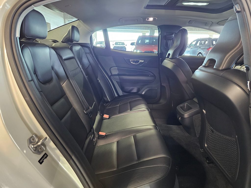Thumbnail: 2020 Volvo S60 - 30