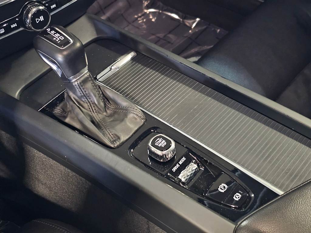 Thumbnail: 2020 Volvo S60 - 17