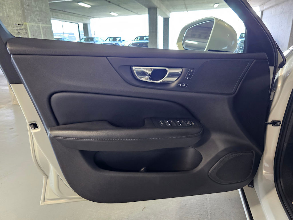 Thumbnail: 2020 Volvo S60 - 26