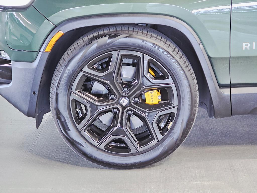 Thumbnail: 2023 Rivian R1S - 8