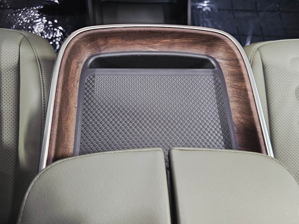 Thumbnail: 2023 Rivian R1S - 12