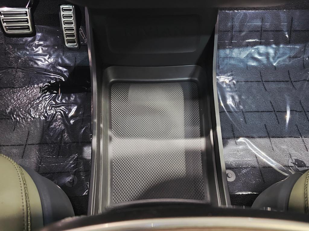 Thumbnail: 2023 Rivian R1S - 11