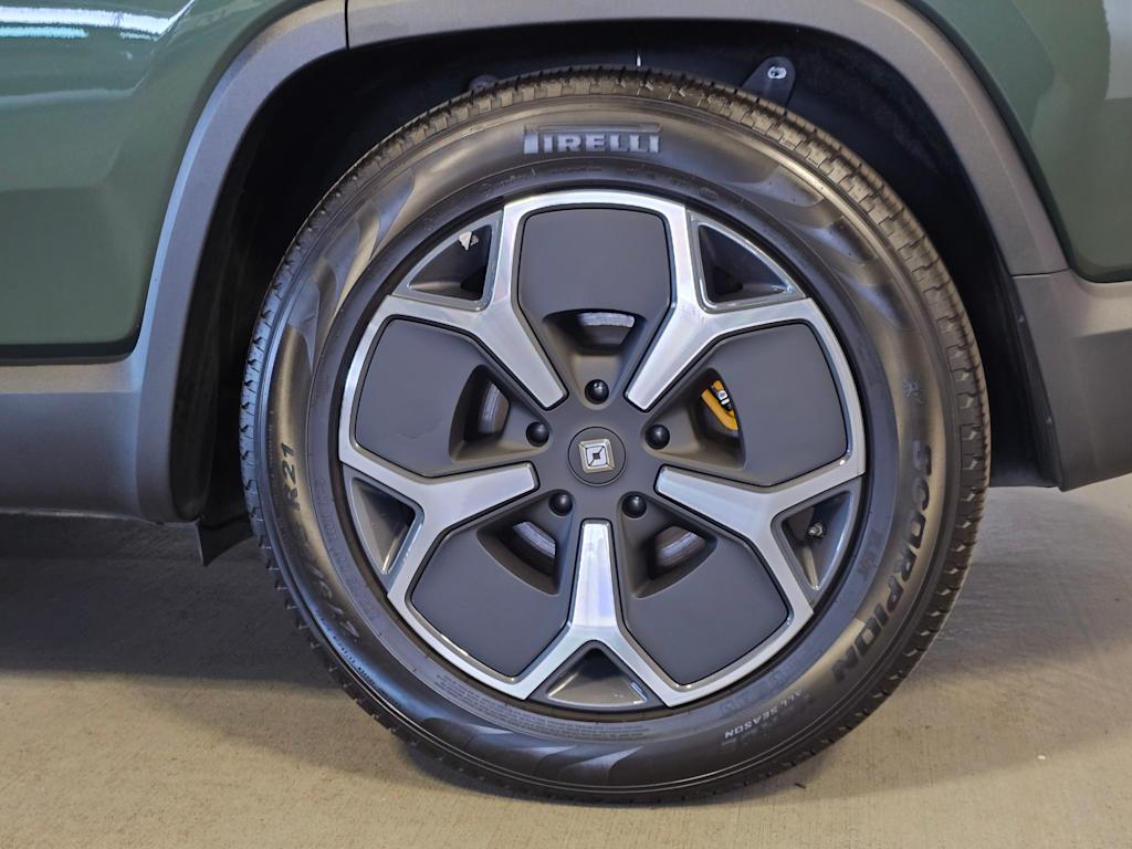 Thumbnail: 2023 Rivian R1S - 8