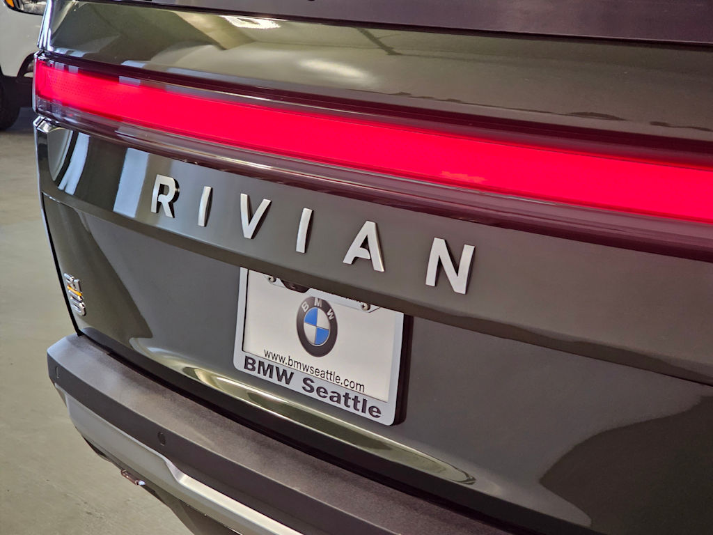 Thumbnail: 2023 Rivian R1S - 7