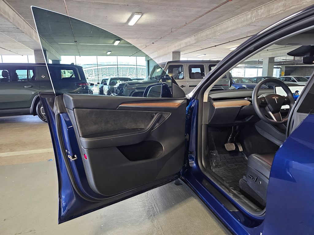 Thumbnail: 2023 Tesla Model Y - 25