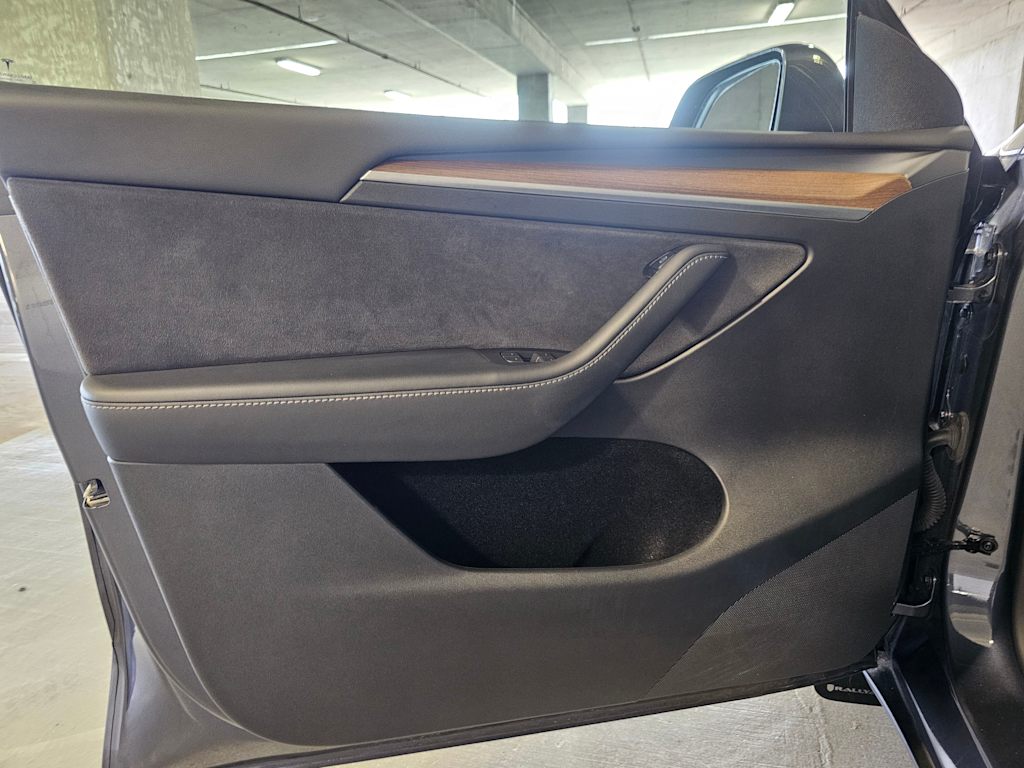 Thumbnail: 2023 Tesla Model Y - 27