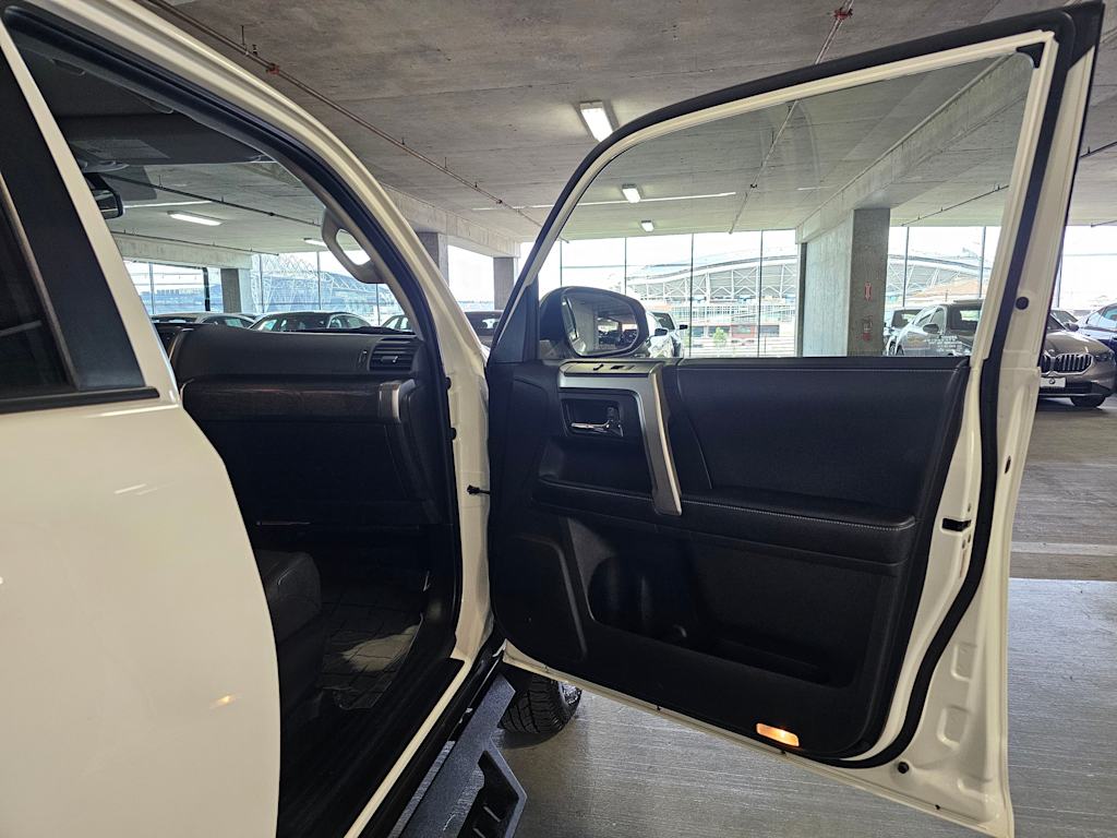Thumbnail: 2018 Toyota 4Runner - 35