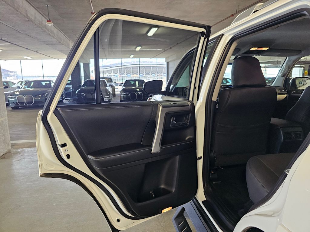 Thumbnail: 2018 Toyota 4Runner - 32