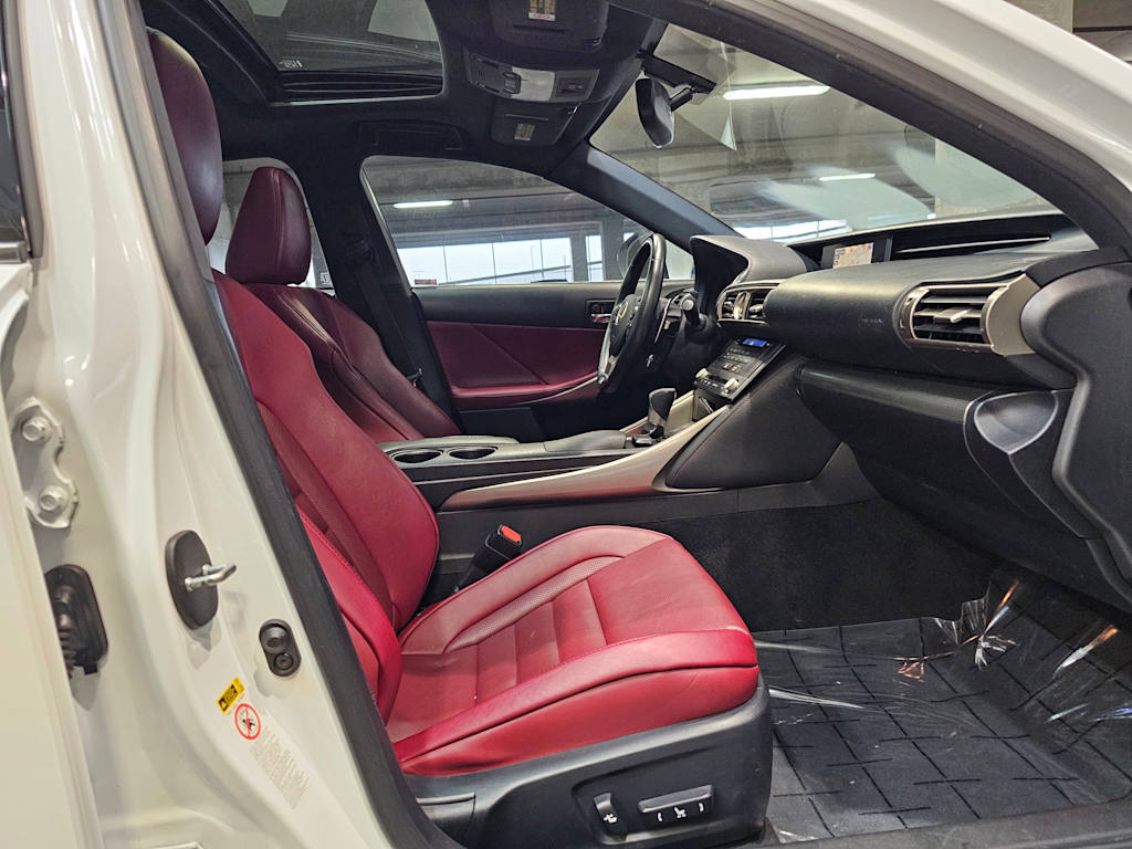 Thumbnail: 2015 Lexus IS - 11