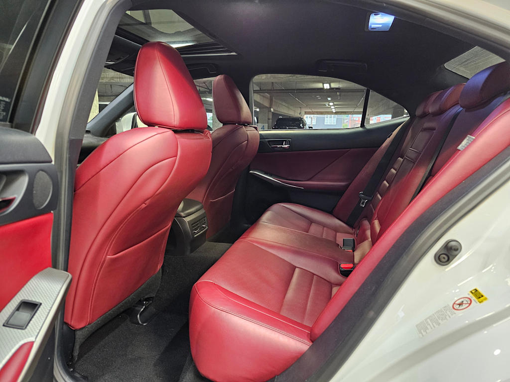 Thumbnail: 2015 Lexus IS - 30