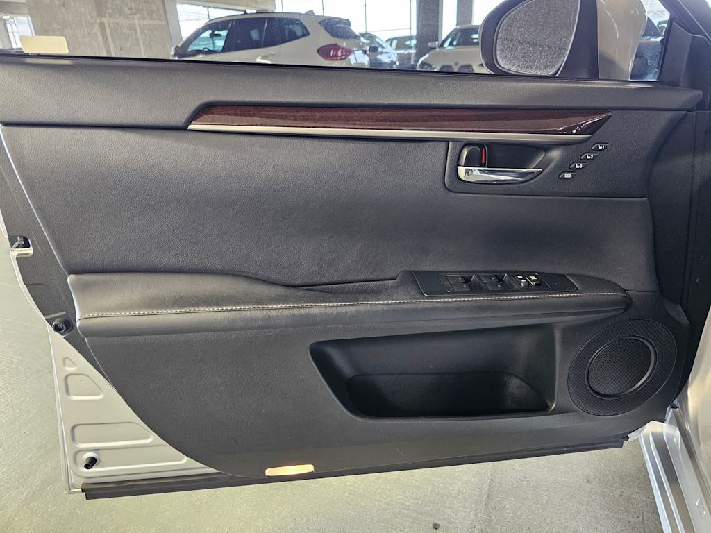 Thumbnail: 2013 Lexus ES - 29