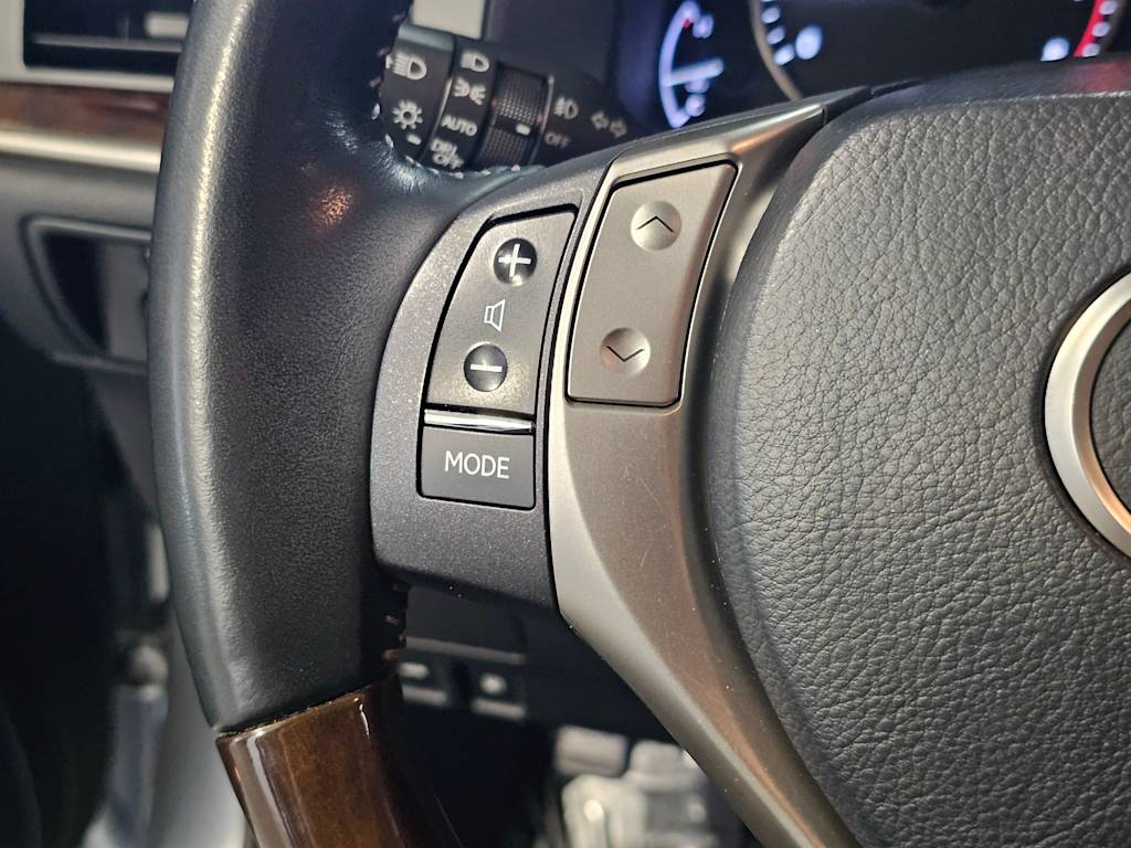 Thumbnail: 2013 Lexus ES - 24