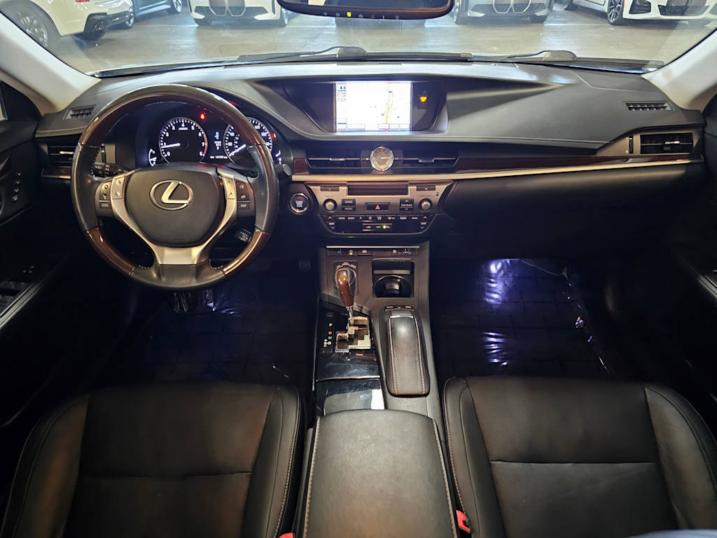 Thumbnail: 2013 Lexus ES - 9
