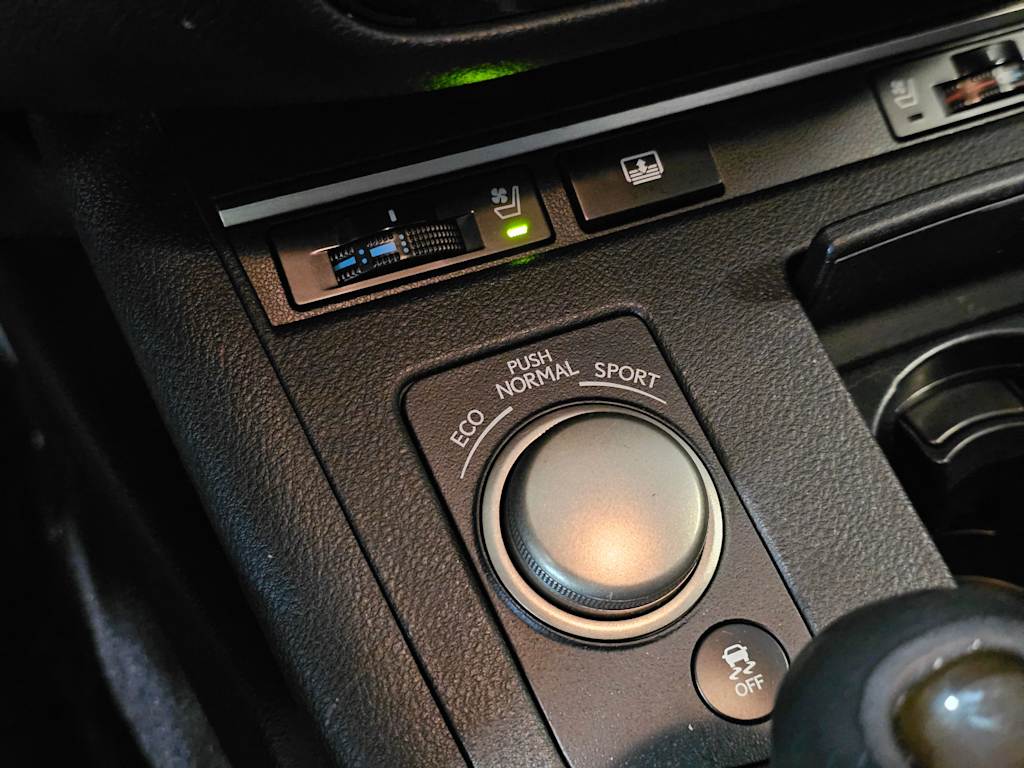 Thumbnail: 2013 Lexus ES - 27