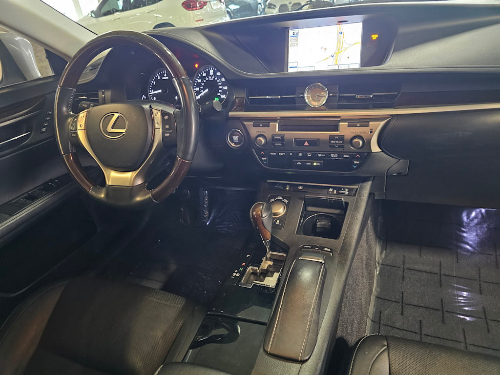 Thumbnail: 2013 Lexus ES - 14