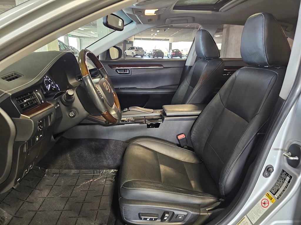 Thumbnail: 2013 Lexus ES - 10