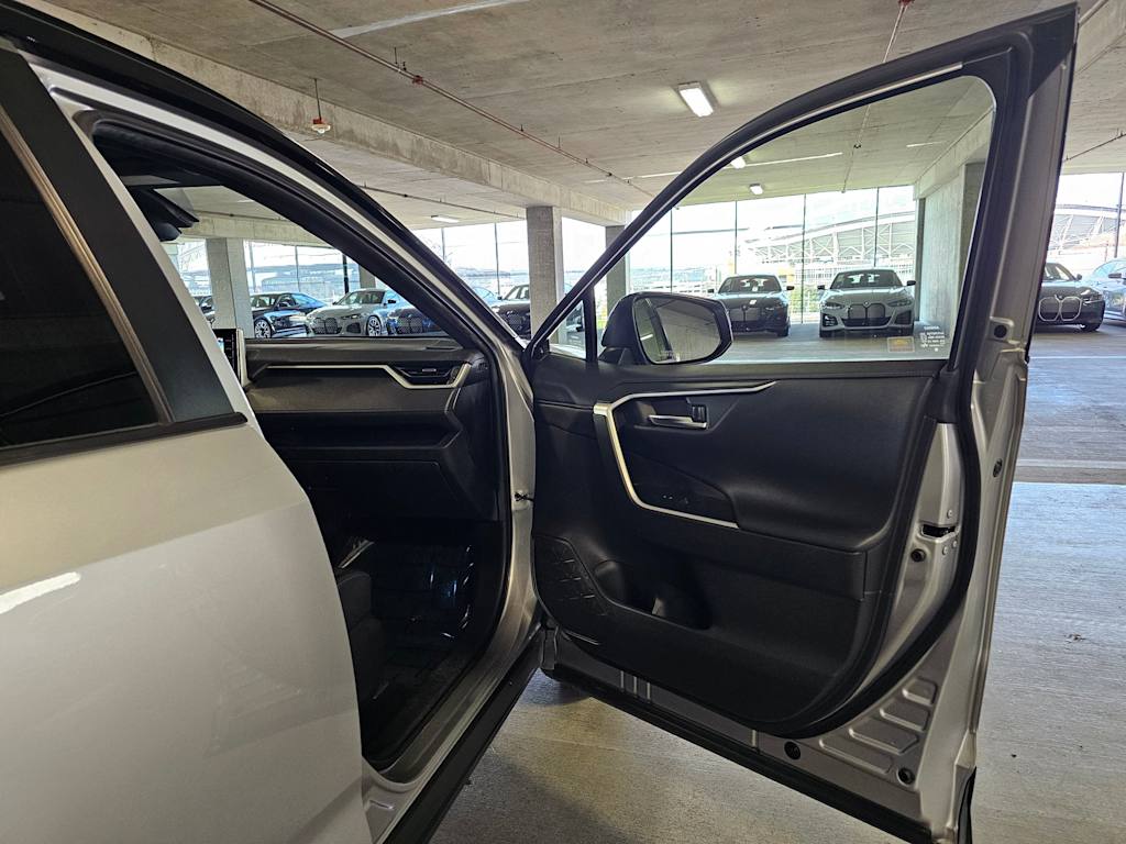 Thumbnail: 2020 Toyota RAV4 - 33