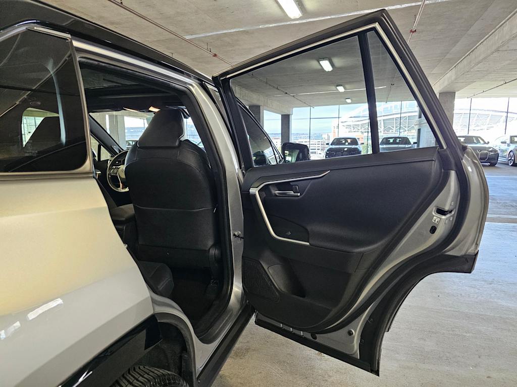 Thumbnail: 2020 Toyota RAV4 - 31