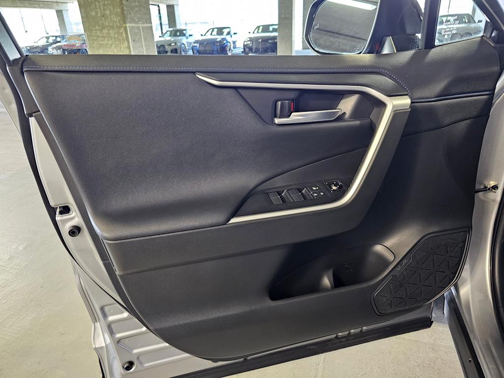 Thumbnail: 2020 Toyota RAV4 - 27
