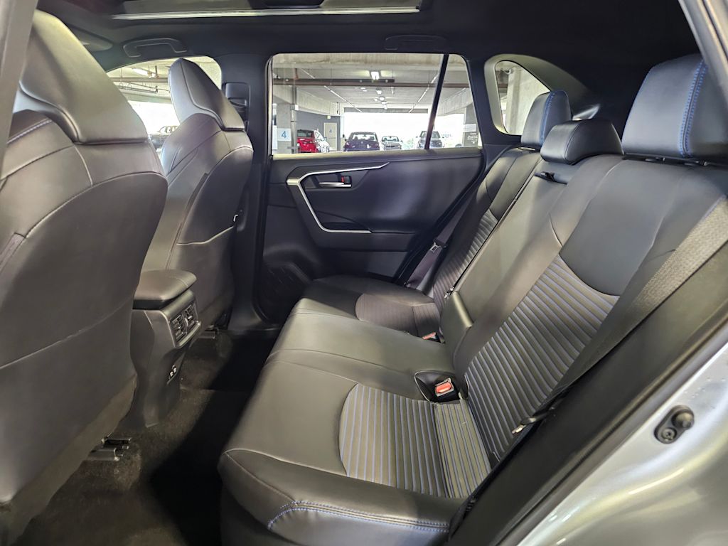 Thumbnail: 2020 Toyota RAV4 - 12