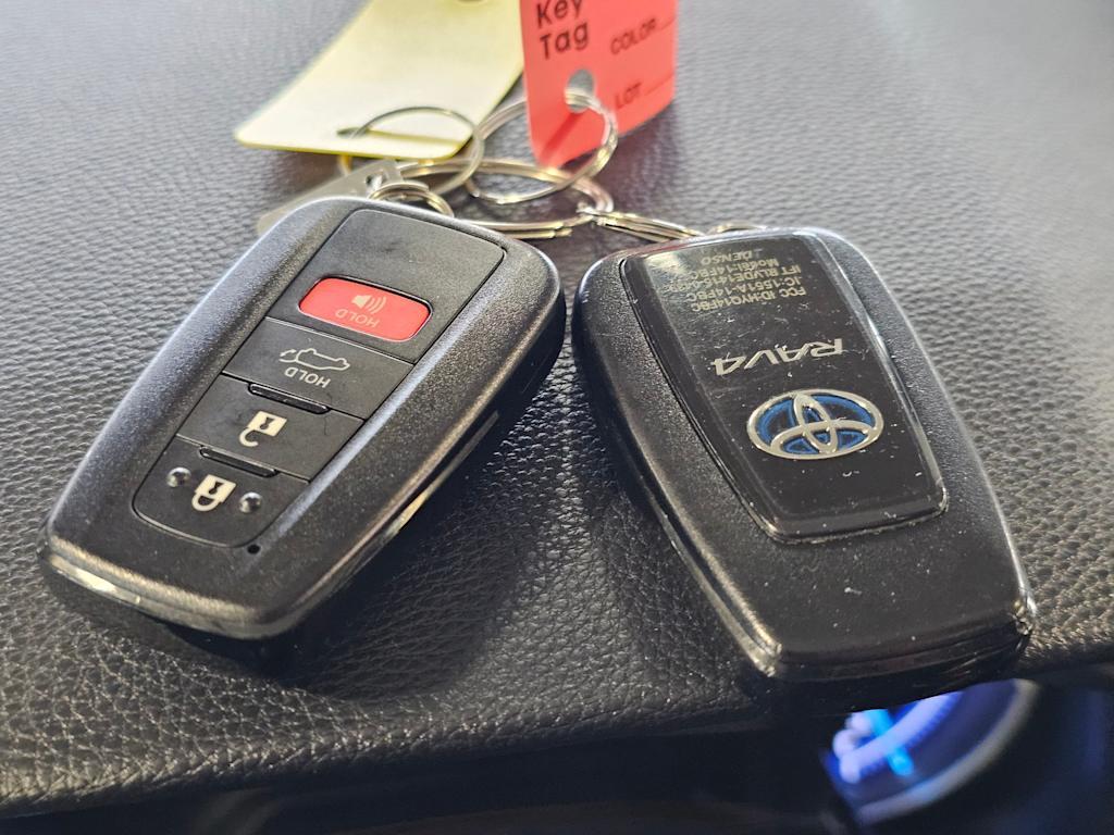 Thumbnail: 2020 Toyota RAV4 - 19