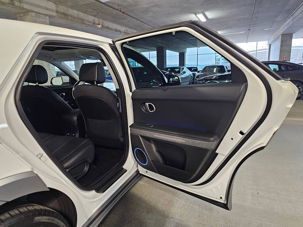 Thumbnail: 2023 Hyundai Ioniq 5 - 31