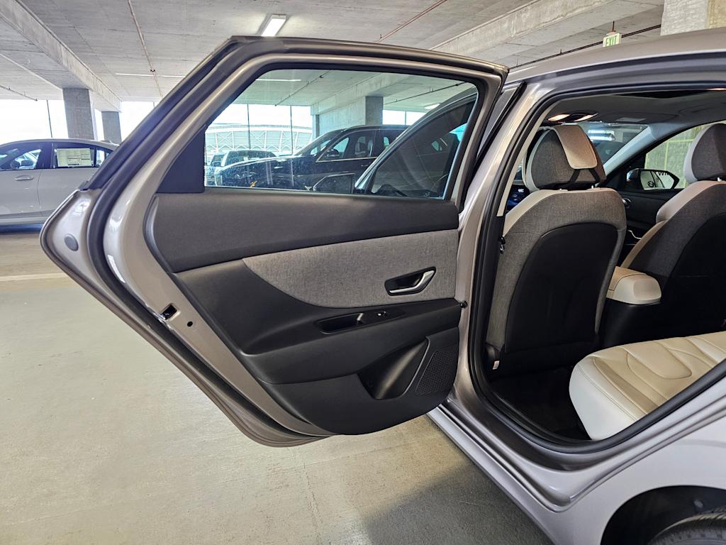 Thumbnail: 2022 Hyundai Elantra - 31