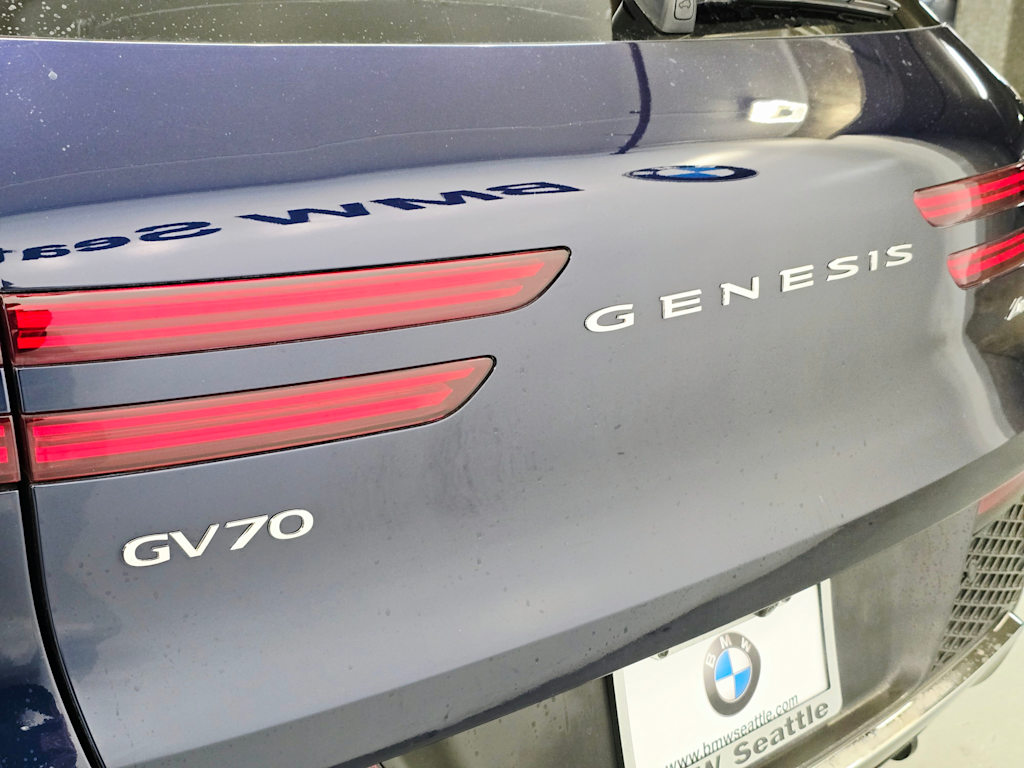 Thumbnail: 2022 Genesis GV70 - 21