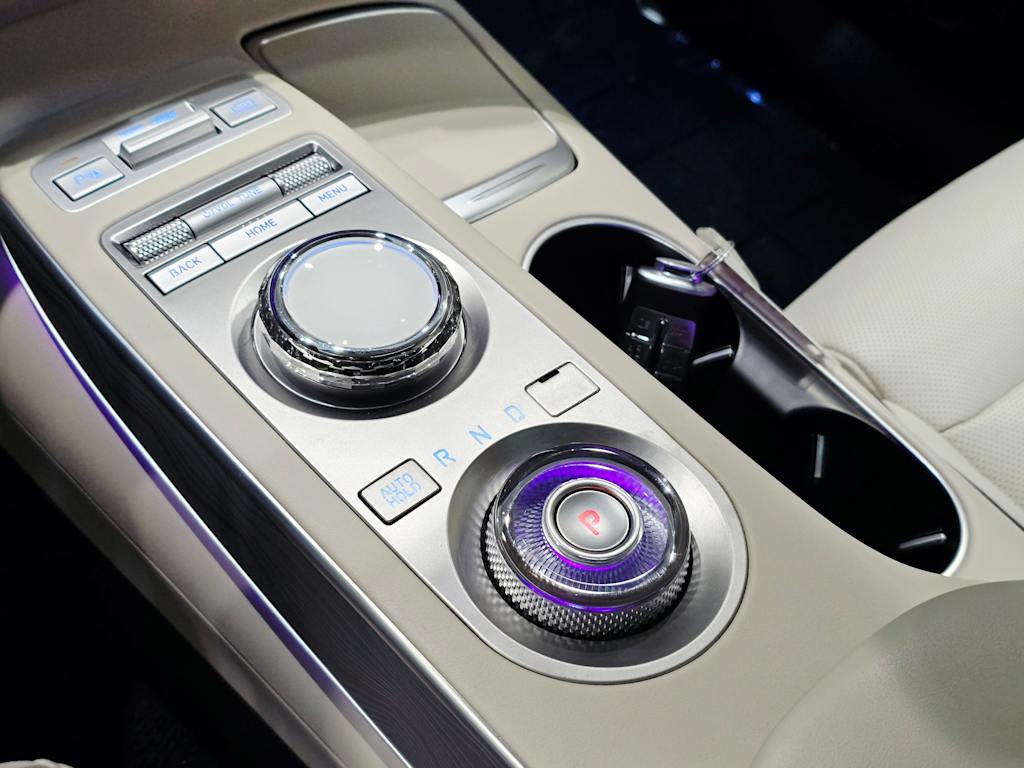Thumbnail: 2022 Genesis GV70 - 24