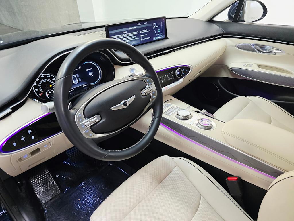 Thumbnail: 2022 Genesis GV70 - 2