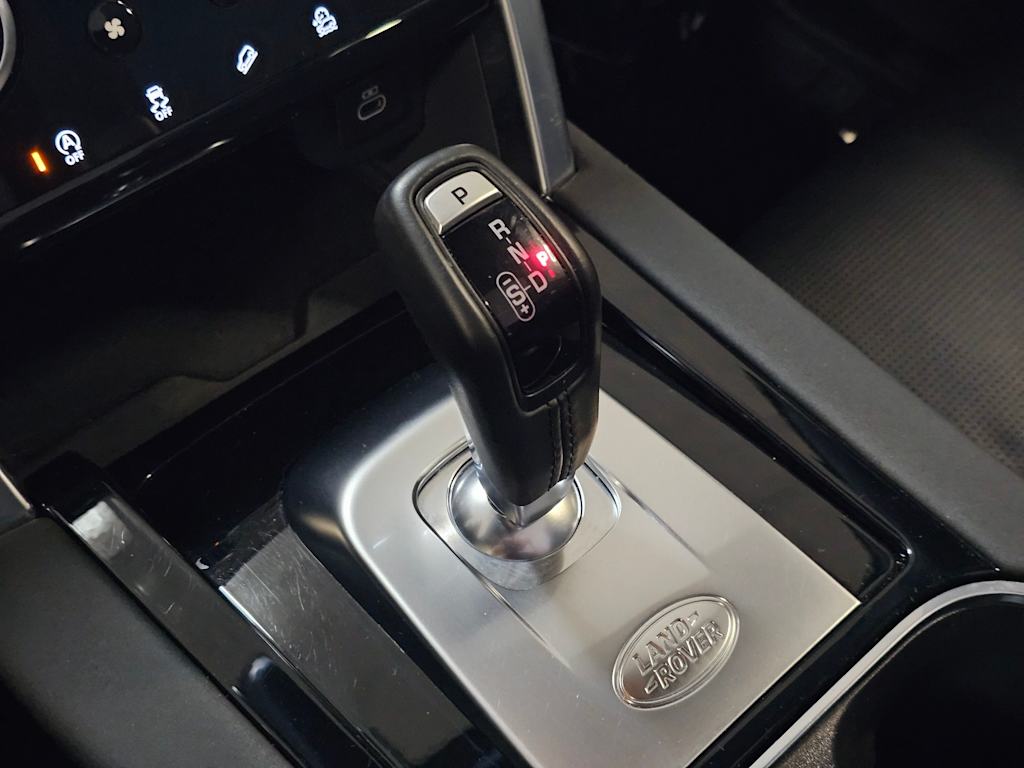 Thumbnail: 2023 Land Rover Discovery Sport - 17