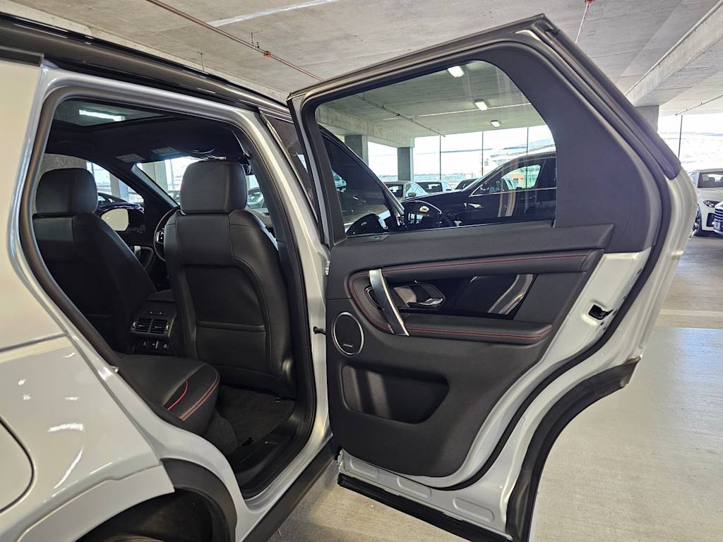 Thumbnail: 2023 Land Rover Discovery Sport - 32