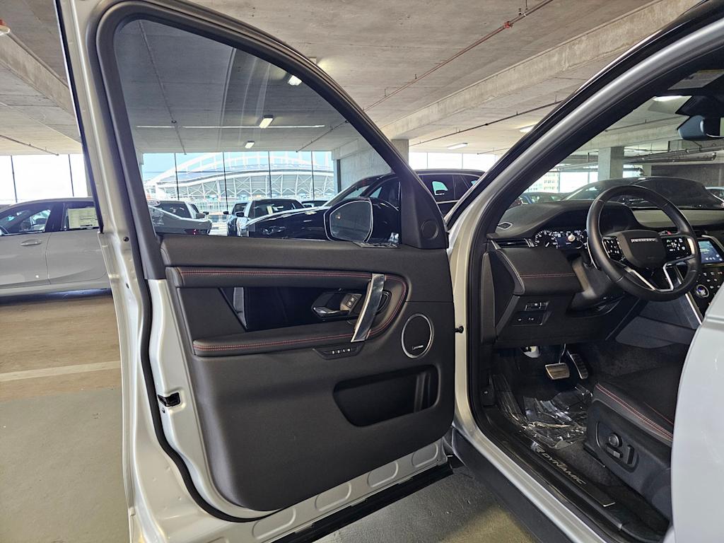 Thumbnail: 2023 Land Rover Discovery Sport - 29