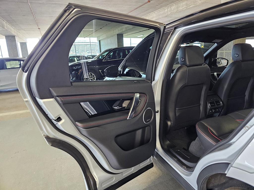 Thumbnail: 2023 Land Rover Discovery Sport - 31