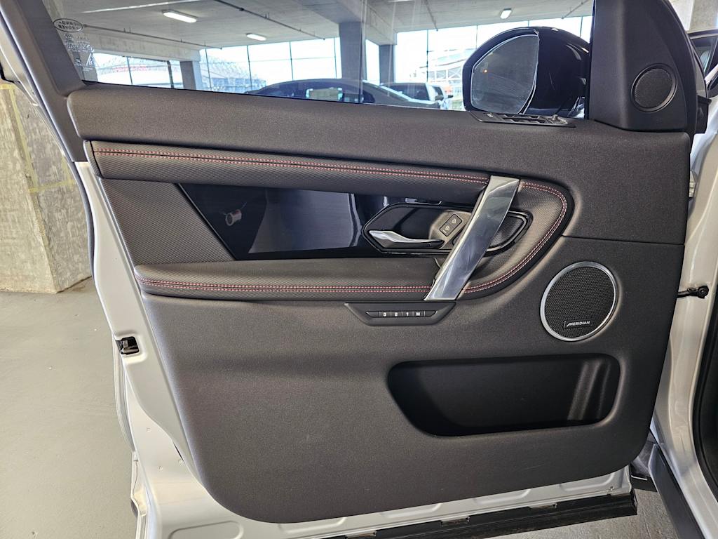 Thumbnail: 2023 Land Rover Discovery Sport - 28