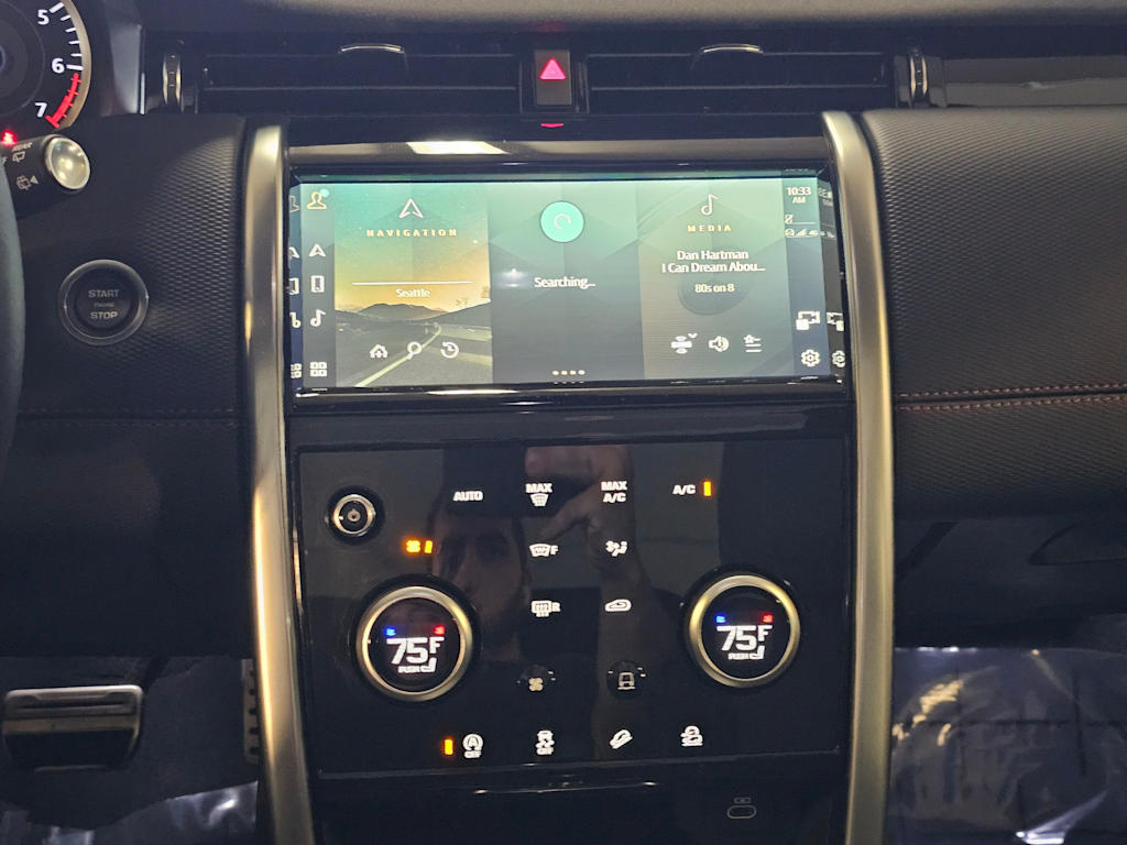 Thumbnail: 2023 Land Rover Discovery Sport - 16