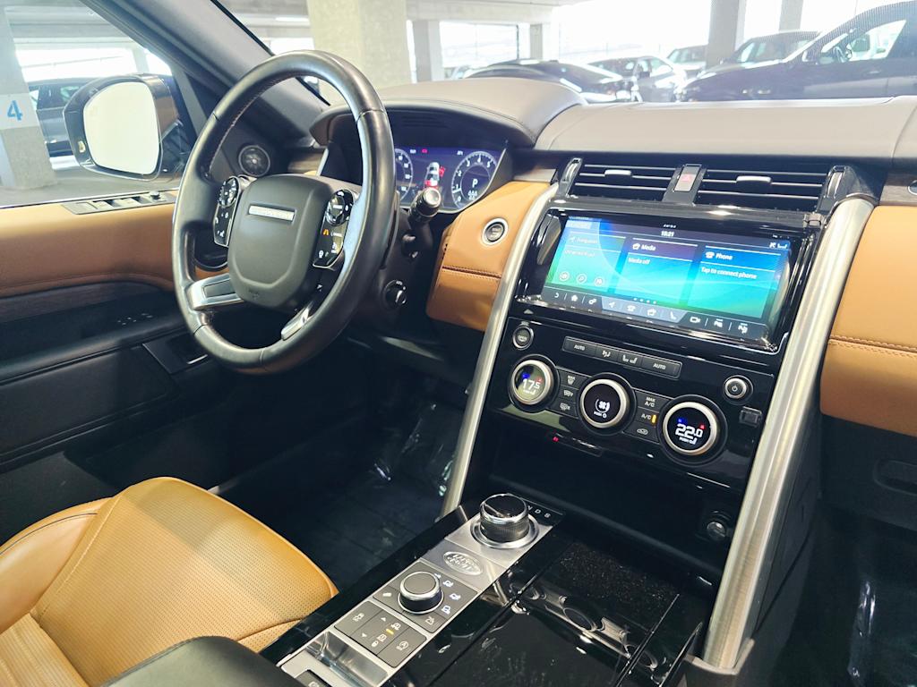 Thumbnail: 2020 Land Rover Discovery - 15