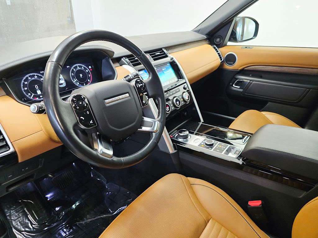 Thumbnail: 2020 Land Rover Discovery - 2