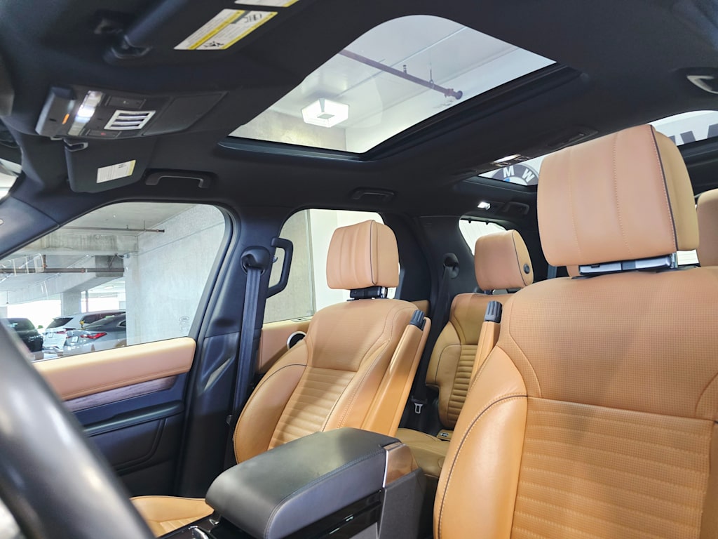 Thumbnail: 2020 Land Rover Discovery - 29