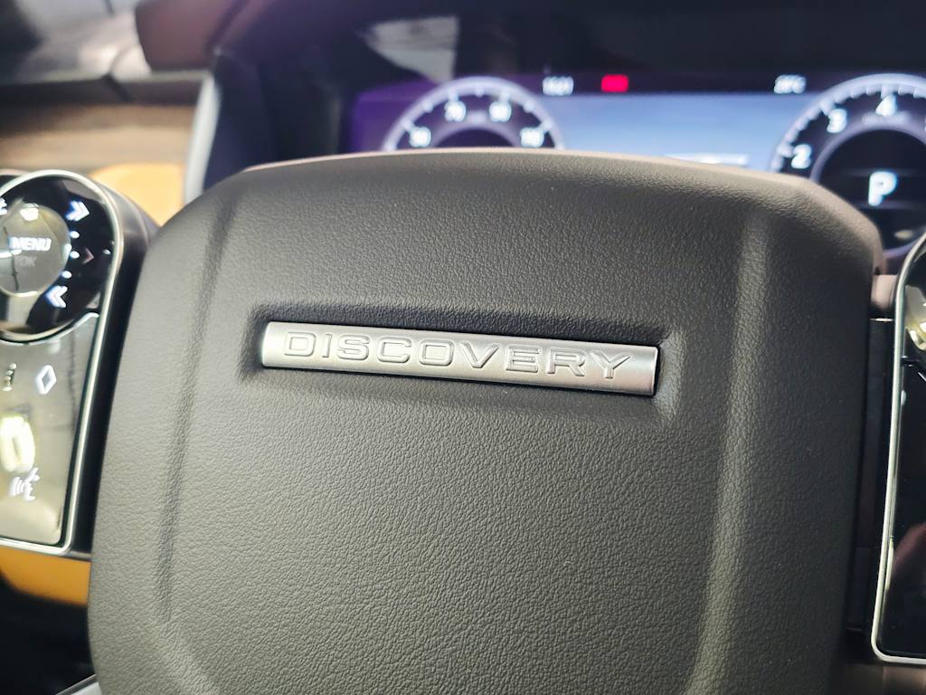 Thumbnail: 2020 Land Rover Discovery - 11