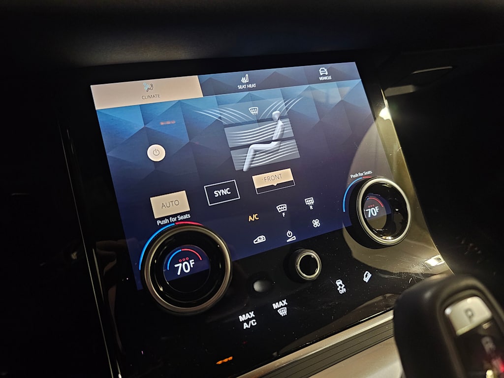 Thumbnail: 2023 Land Rover Range Rover Evoque - 25