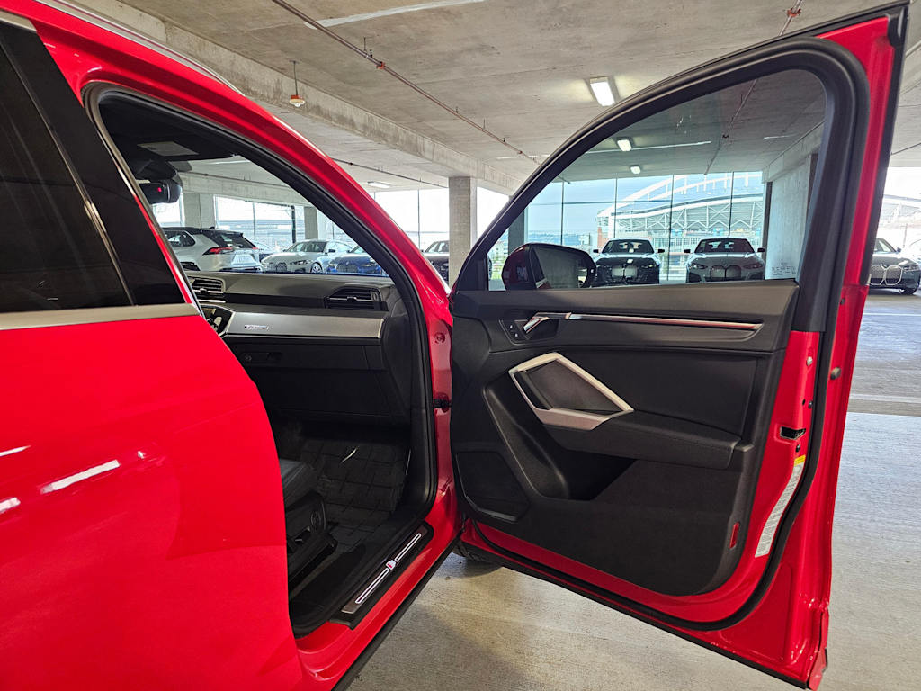 Thumbnail: 2022 Audi Q3 - 31